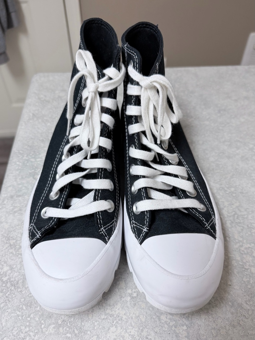 Women’s 8 1/2 Lugged Converse
